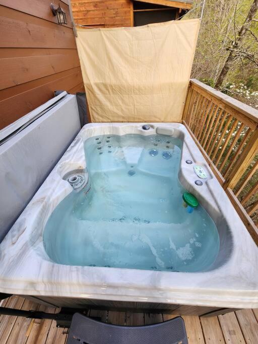 Dancing Bear Cabin- Relax & Enjoy! Sevierville Esterno foto
