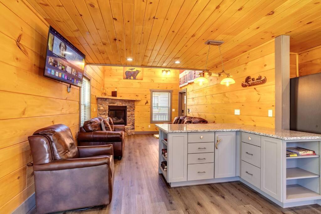 Dancing Bear Cabin- Relax & Enjoy! Sevierville Esterno foto