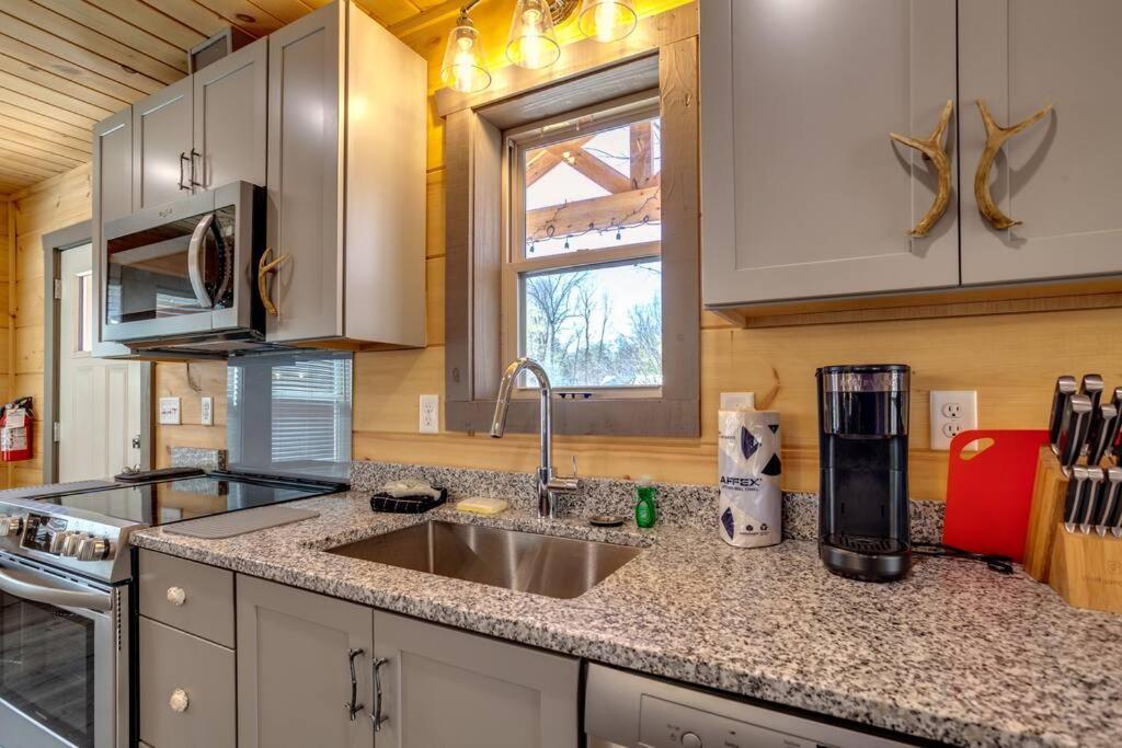 Dancing Bear Cabin- Relax & Enjoy! Sevierville Esterno foto